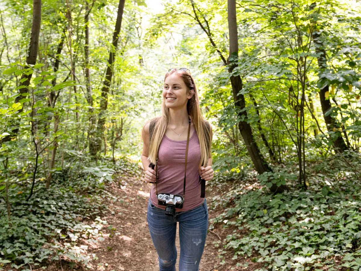 Planta care crește la marginea pădurilor și tratează arsurile grave ale pielii. Poți face comprese sau băi