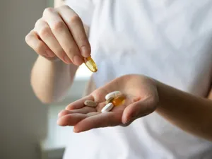 Vitamina care poate reduce riscul apariției cancerului de colon. Medic: „Contribuie la absorbția calciului la nivel intestinal”