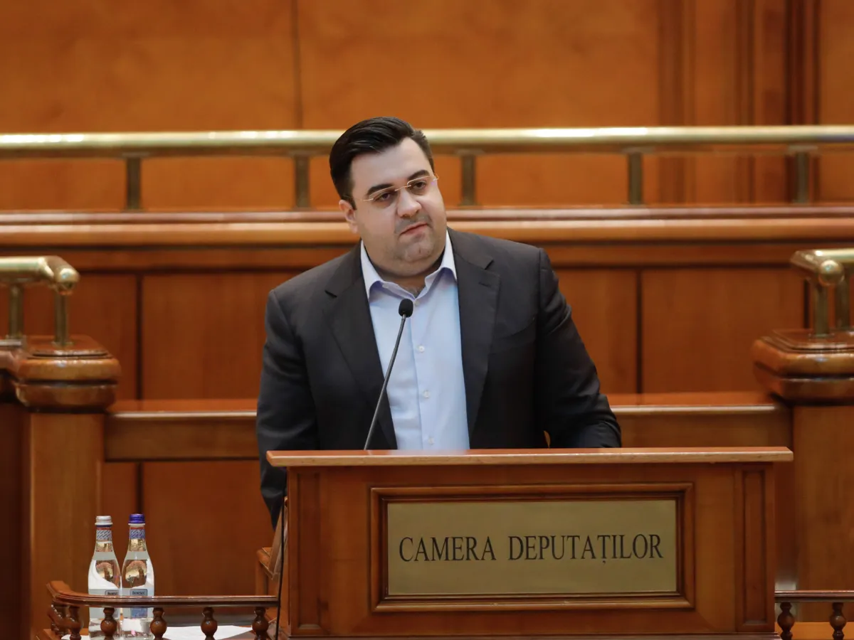 Răzvan Cuc a cumpărat cu 20.000€ un teren pe care l-a vândut după 3 ani cu 215.000€. Acuzat că a dat de mit