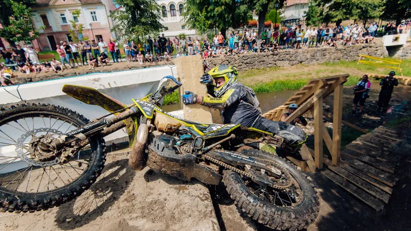 A început Romaniacs 2025, cel mai dificil raliu hard enduro din lume. Cine e lider după prima zi? - Foto: Facebook / Red Bull Romaniacs