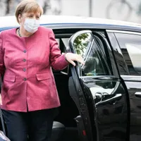 Fostul cancelar german Angela Merkel a rămas fără portofel. I-a fost furat la cumpărături în Berlin. / Foto: then24.com