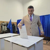 George Simion NU va mai candida la președinție și îl susține pe Călin Georgescu. Șoșoacă îi refuză - Foto. FB