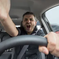 Amenzi de până la 4.000 de euro pentru șoferii care înjură în trafic. Nu au voie să ridice degetul - Foto: Profimedia Images (imagine rol ilustrativ)