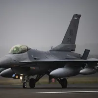O rachetă rusească doborâtă de Ucraina a căzut accidental pe un F-16 de 63.000.000$. S-a dezintegrat - Foto: X
