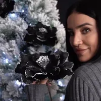 Adelina Pestrițu și-a împodobit bradul de Crăciu altfel. / Foto: captură video, Instagram