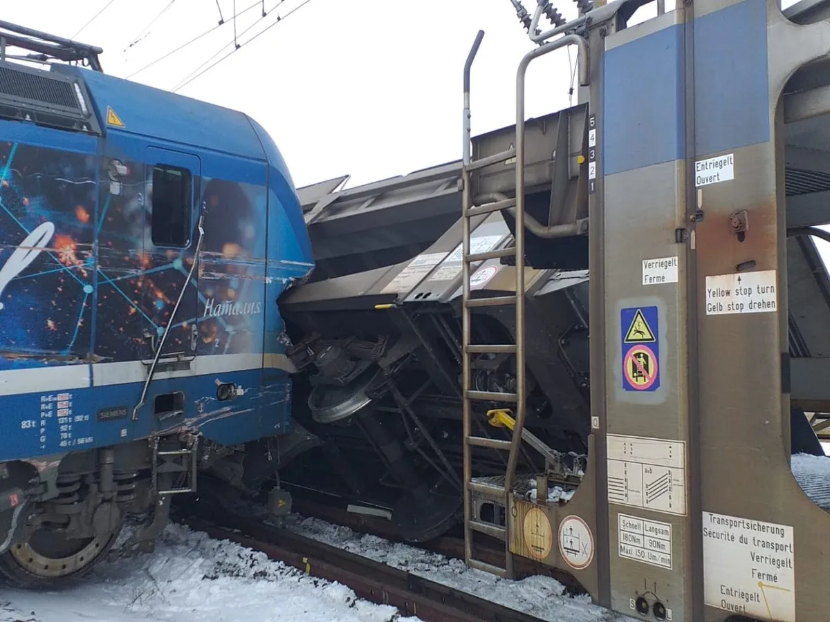 Semne de întrebare după accidentul feroviar din Olt. ”Orice e posibil. Linia e făcută praf” - Foto: Club Feroviar