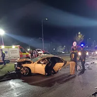 Accident înfiorător în stațiunea Mamaia. O mașina în care se aflau 5 tineri s-a rupt într-un stâlp - Foto: Facebook/ Constanta INFO