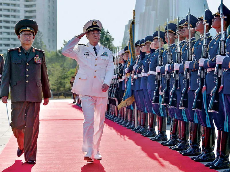 Xi l-a promovat în mod constant pe Miao (centru), dar amiralul a fost demis în iunie, reducând Comisia Militară Centrală la cinci membri