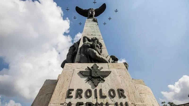 E Ziua Aviaţiei Române. Avioane F-16 ale forţelor române şi F-18 din Finlanda survolează Bucureștiul - Foto: INQUAM Photos/ Octav Ganea - Imagine cu rol ilustrativ