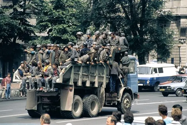 Mineriada din 13-15 iunie 1990, unul dintre momentele negre ale României, după Revoluție. Credit photo: Gulliver/Getty Images