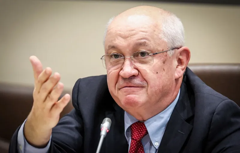 Alexandru Munteanu, noul premier al Republicii Moldova, vorbeşte în timpul unei conferinţe de presă - Foto: Profimedia Images