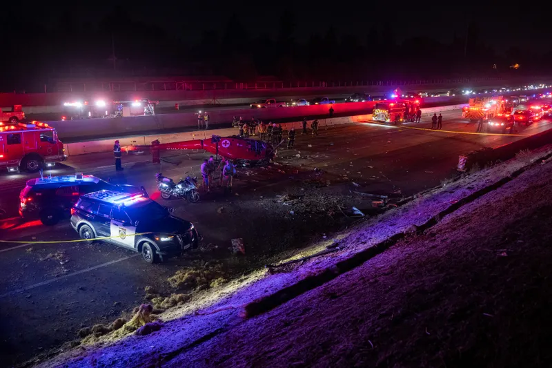 Elicopter medical prăbușit pe autostradă în SUA