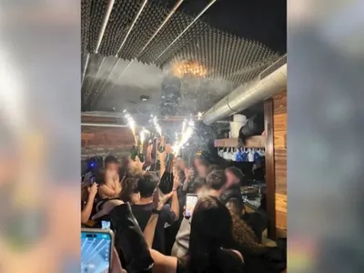 O fotografie făcută în noaptea de Revelion în barul Le Constellation din Crans-Montana arată momentul în care a izbucnit incendiul - Foto: BFMTV