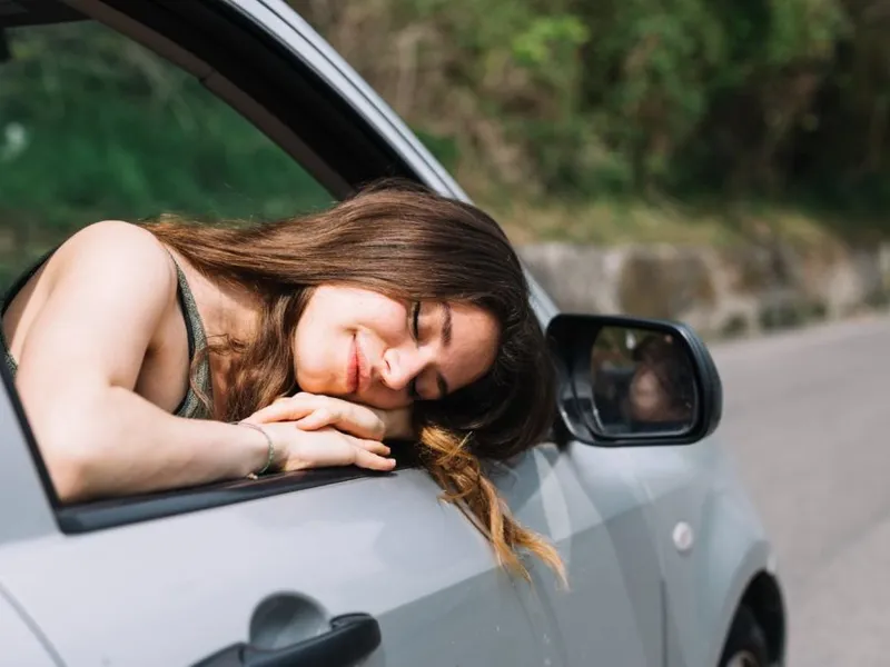 VIDEO O şoferiţă beată staţiona cu maşina BMW pe linia de cale ferată - Foto: Freepik/CC0 (Imagine cu caracter ilustrativ)
