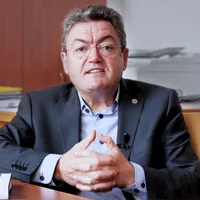 Rectorul Universităţii Bucureşti sursă marianpreda.ro