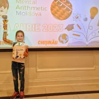 O fetiță în vârstă de șase ani rezolvă 120 de exerciții de aritmetică mentală în 13 minute. Olimpică Foto: Observatorul Prahovean