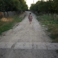 Bunică obligată să-și vândă casa după ce a pierdut procesul cu o vecină. S-au luat de la un gard. Cum s-a ajuns aici și cine a deschis procesul? De la ce s-au luat cele două femei? - Foto: Arhiva