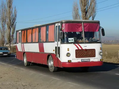 Turist în „Epoca de Aur”: Excursii cu autocarul - maxim 200 km, Taxi – 6 lei/km, salariu - 2.500 lei - Foto: automobileromanesti.ro (Imagine cu rol ilustrativ)