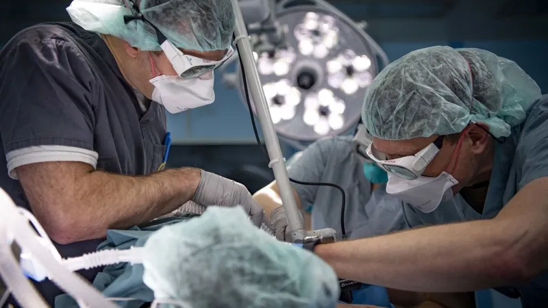 Pietrele la rinichi pot fi eliminate acum, în România, cu laser. Refacerea durează puţin - Foto: Flickr/Navy Medicine