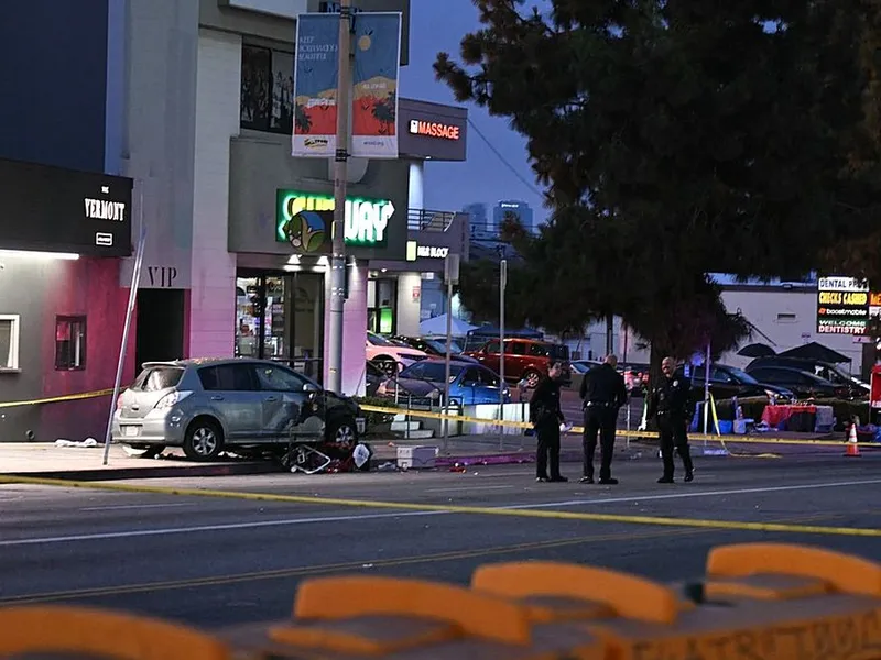 O mașină a lovit mulţimea, în fața unui club de noapte din Los Angeles. Cel puţin 30 de răniţi - Foto: Profimedia Images