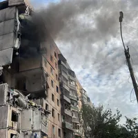 Doi morți și zeci de răniti după ce rușii au bombardat un bloc de locuințe din Krivoi Rog - Foto: Facebook/ Volodimir Zelenski