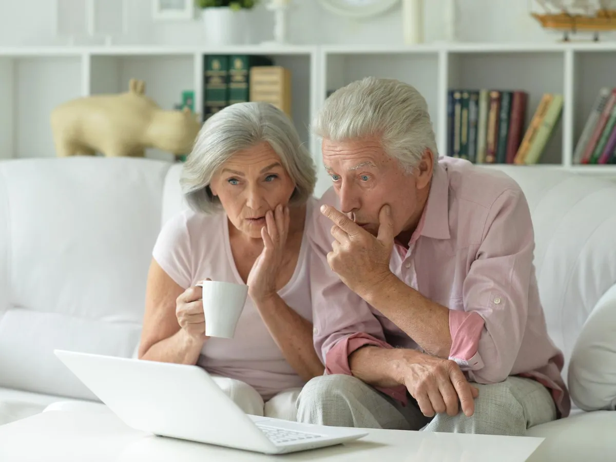 Pensionari îngrijorați la pensie - Foto: Freepik