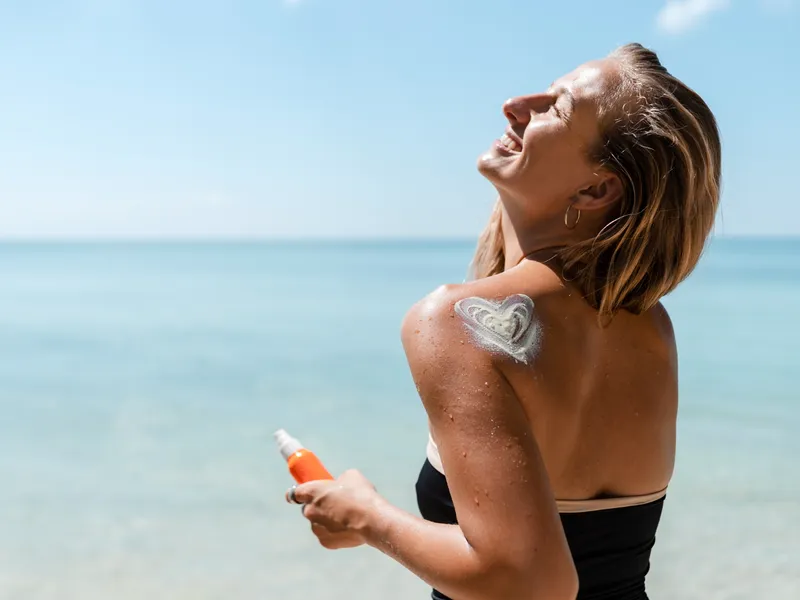 Cum afectează crema cu factor de protecție solară producția de vitamina D? Ce spun dermatologii? - Foto: Freefik.com (Imagine cu rol ilustrativ)