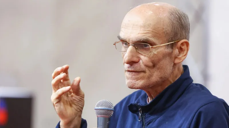 Cristian Tudor Popescu, pus la zid după declarațiile despre David Popovici. „Beizadea imbecilă” - Foto: Arhiva / imagine cu rol ilustrativ