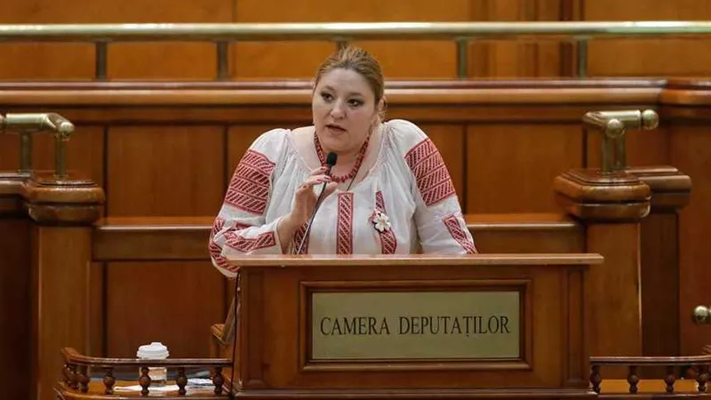 Diana Șoșoacă, în delir, la adresa lui Cîțu: „Eşti ultimul om care poţi să vorbeşti, drogatule!”. / Foto: news.ro