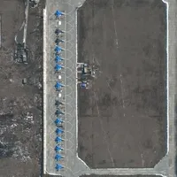 Imagine din satelit cu avioane, la frontiera dintre Rusia si Ucraina. Sursă: MAXAR TECHNOLOGIES