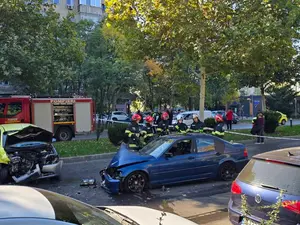 Accident grav, greu de explicat, în București. Doi șoferi s-au lovit frontal pe același sens - Foto: Facebook/Info Trafic București și Ilfov