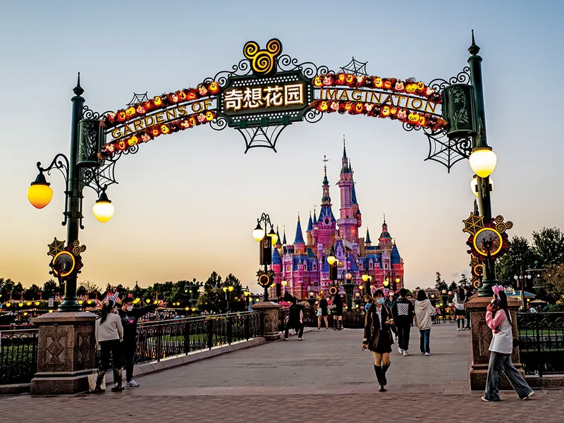 REGATE MAGICE Parcul Disney din Shanghai. Disney are un al doilea parc în China, care este situat în Hong Kong