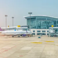 Avion pe pistă într-un aeroport - Foto: Freepik (rol ilustrativ)