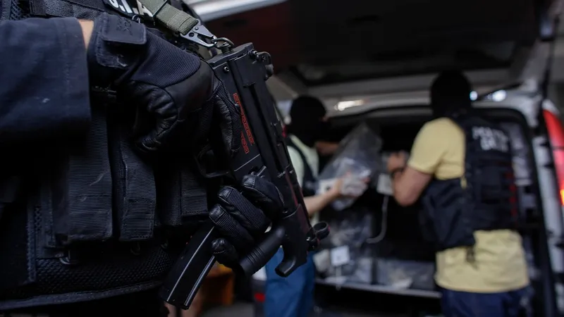 Polițiștii au confiscat cantități mari de droguri de la traficanții din școlile românești (imagine generică) Foto: INQUAM Photos/Octav Ganea