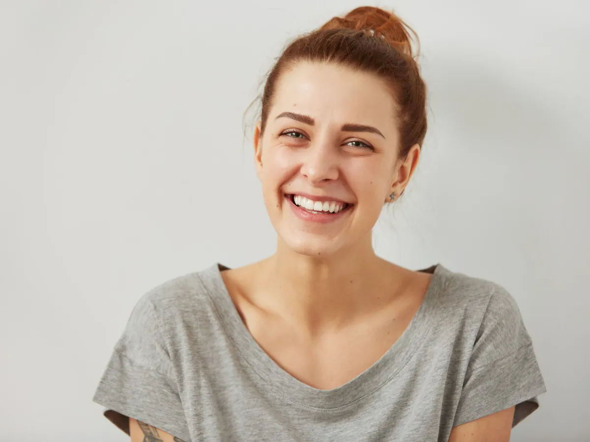 Femeie cu zâmbet alb - Foto: Freepik (Imagine cu rol ilustrativ)