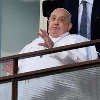 Papa Francisc a apărut pentru prima dată în public, după mai bine de cinci săptămâni de spitalizare - Foto: Profimedia Images