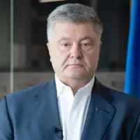 Poroșenko, de la aeroport, la tribunal. FOTO: Facebook