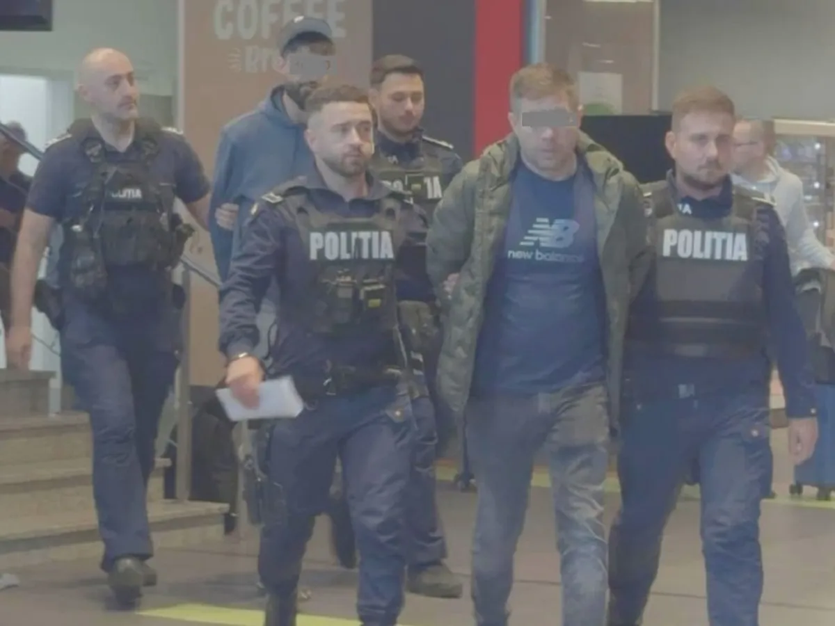 Persoane implicate în scandal, ridicate de polițiști -Foto: Captură video amator