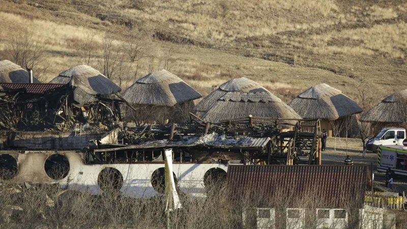 Pecheziţii la administratorii firmei Ferma Dacilor - Foto: INQUAM PHOTOS / Bogdan Buda
