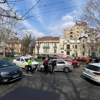 Accident grav, la Piața Romană. Unui șofer i s-a făcut rău și a sărit pe contrasens. / Foto: newsweek.ro