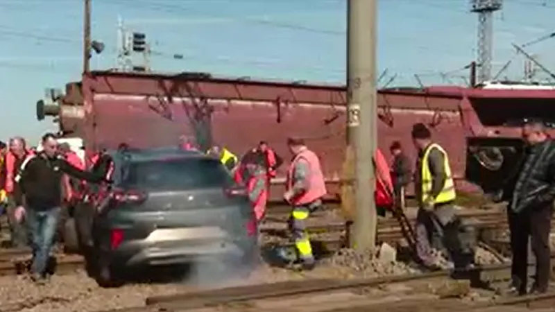 Directorul CFR Călători: Mecanicul de locomotivă a depăşit controlat semnalul pe culoarea roşie - Foto: captură video Digi24