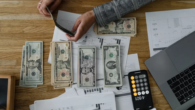 PROIECT Cresc salariile în ministere: secretar stat, director: plus 2.500 lei/lună. Manager - 1.900 / Pexels
