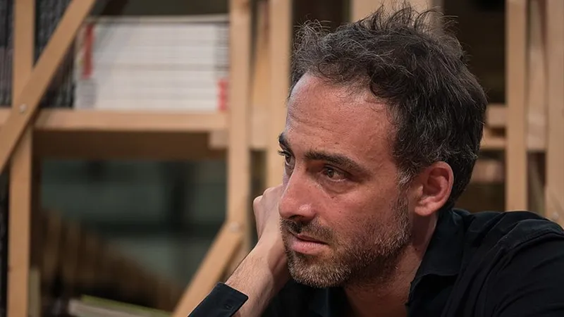 Raphaël Glucksmann, europarlamentar: "Facem parte dintr-un război hibrid și suntem atacați" - Foto: Harald Krichel, Wikipedia