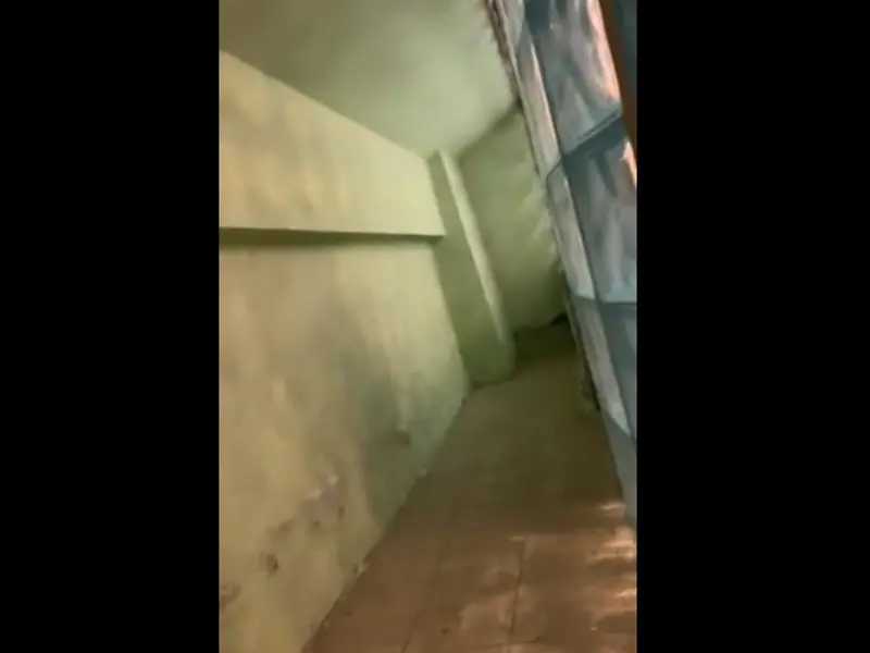 Un cuplu a fost șocat de ce a găsit în camera unui hotel de lux. Dulapul, ca în filmele horror - Foto: captură video