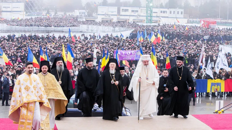 Întortocheatul drum al BOR către vaccinare: mesaj reținut al Patriarhului, preoți pro, preoți anti/FOTO: Facebook/Basilica