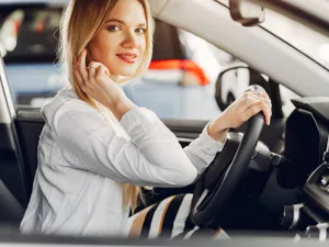 Noi reguli pentru șoferi, în Codul Rutier. Legea a fost promulgată de Ilie Bolojan - Foto: Freepik.com