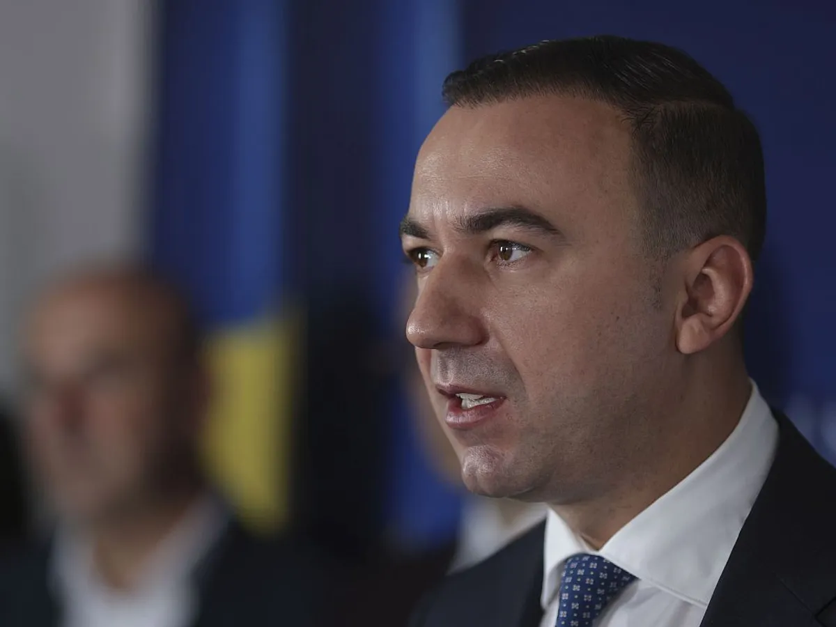 Bogdan Ivan, ministrul Energiei, făcând declaraţii de presă - Foto: INQUAM PHOTOS/Octav Ganea