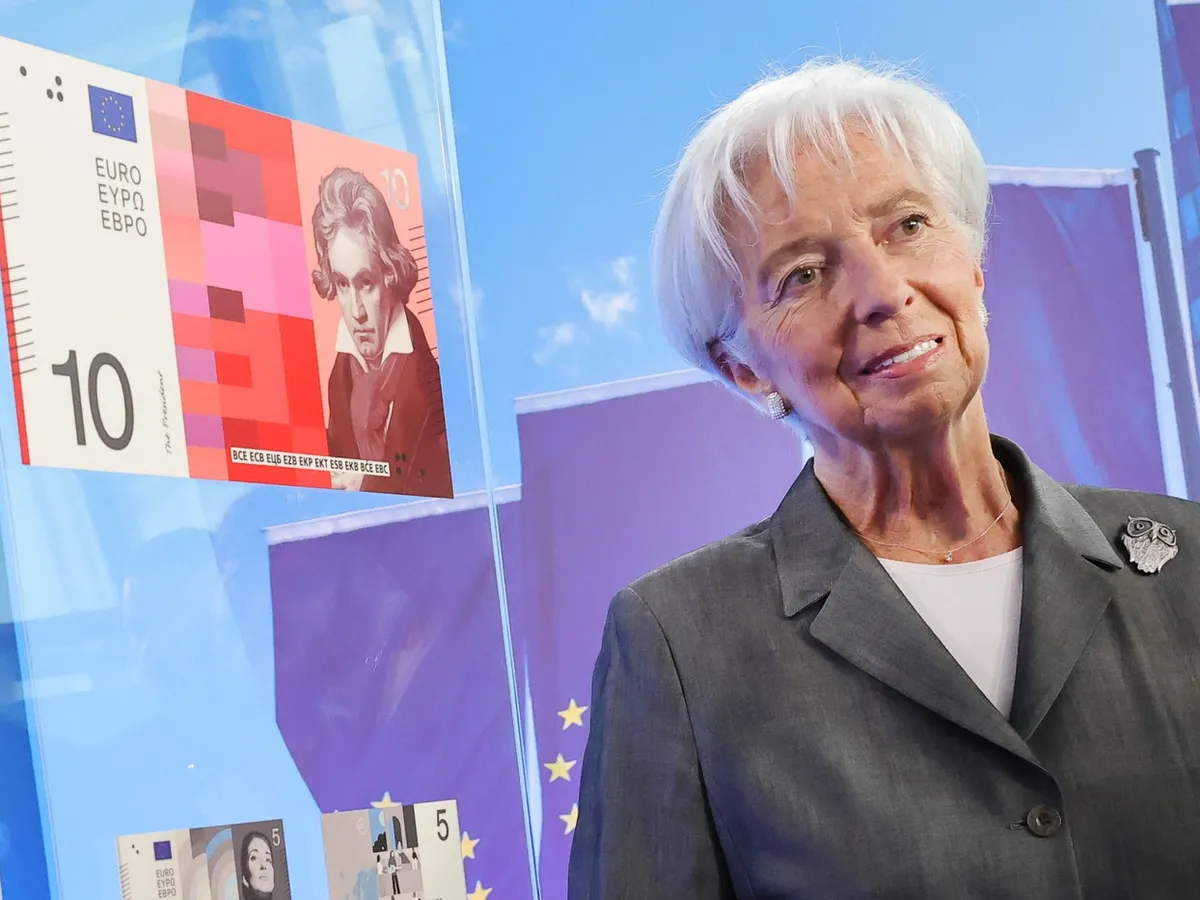 Christine Lagarde, președinta Băncii Centrale Europene prezintă noile modele ale bancnotei Euro - Foto: Profimedia Images