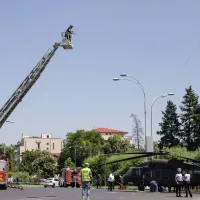 Elicopterul Black Hawk era în survol alături de alte cinci astfel de aparate. Foto Inquam Photos/Octav Ganea