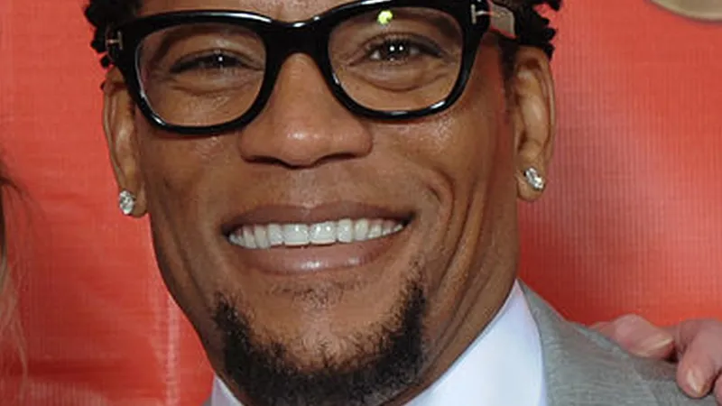 D.L. Hughley, un actor american, susţine că Donald Trump ar trebui să fie acuzat de omucidere - Foto: Peabody via Wikipedia